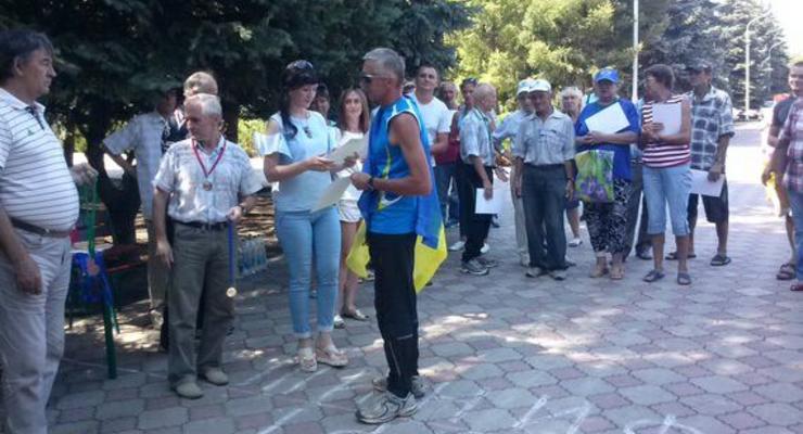 В ЛНР победитель соревнований развернул флаг Украины