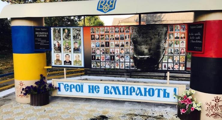 В Одесской области подожгли мемориал воинам АТО и Героям Небесной сотни