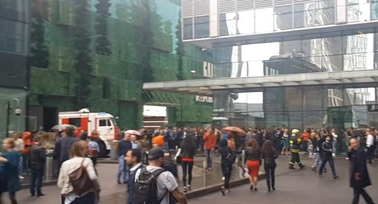 В Москве эвакуированы три вокзала и три торговых центра