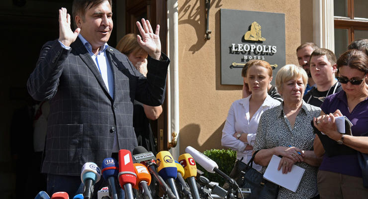 Суд и тур по городам. Что происходит с Саакашвили