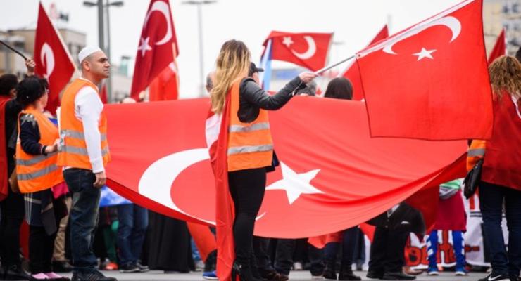 Рекордное число турок попросили убежища в Германии - СМИ