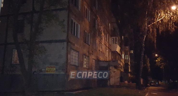 В Киеве из окна на пятом этаже выпал ребенок