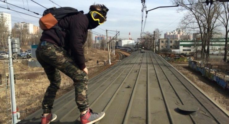В Киеве умер подросток от ожогов полученных на крыше электрички