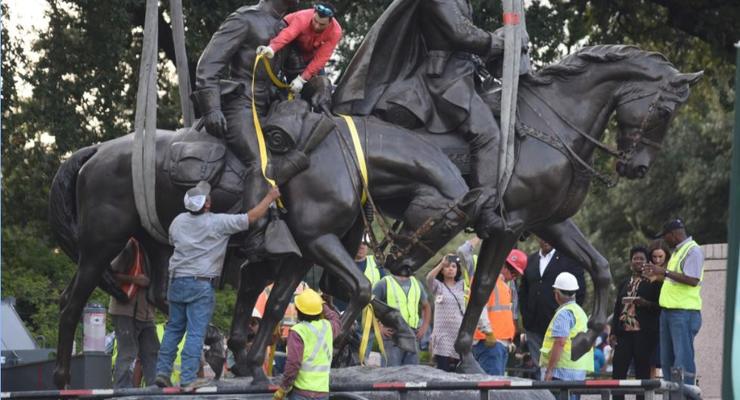 В Техасе снесли памятник генералу Роберту Ли