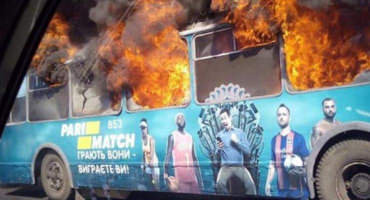 В Одессе во время движения дотла сгорел троллейбус