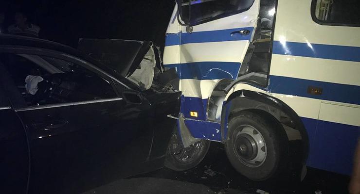В Одесской области столкнулись маршрутка и BMW: семеро пострадавших