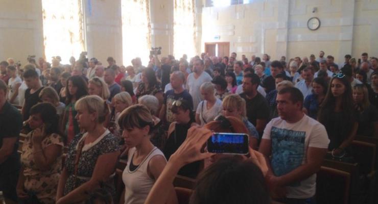 В Одессе встреча губернатора с родителями погибших детей закончилась скандалом