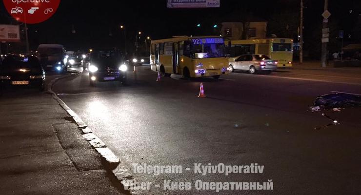 В Киеве мужчина погиб под колесами маршрутки
