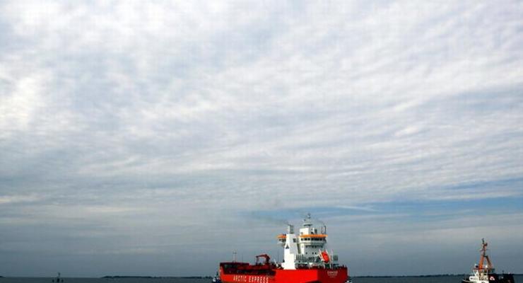 Россия тайно шлет танкеры с топливом в КНДР - Reuters