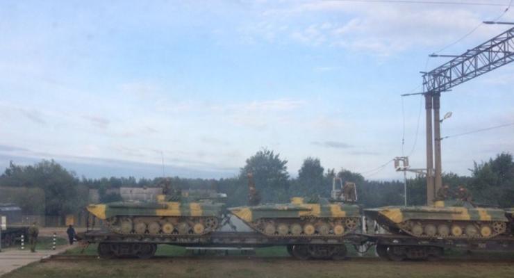 Грибники смеялись: военные РФ на учениях утопили танк