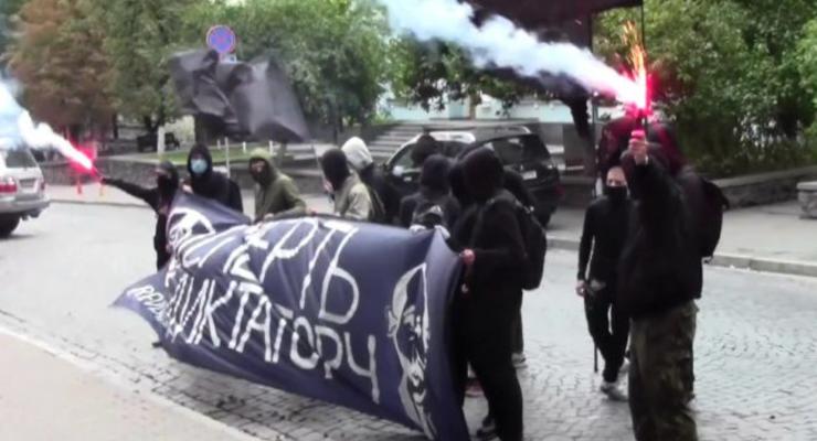 Беларусь возмутила акция анархистов у посольства в Киеве