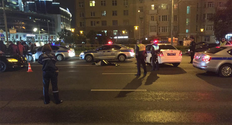 В Москве правительственный автомобиль насмерть сбил полицейского