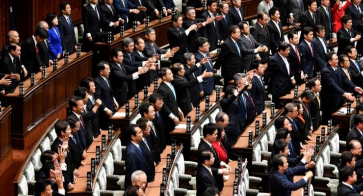 В Японии распустили парламент