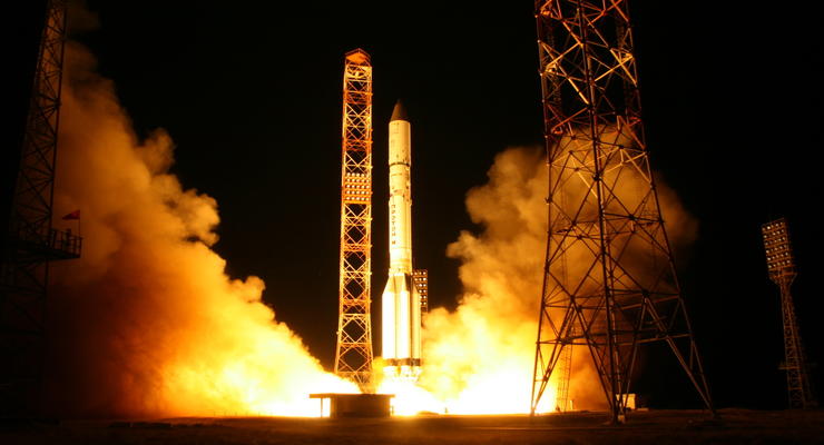 Россия успешно запустила в космос ракету Протон