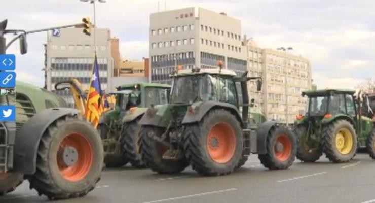 В Каталонии проходит "марш тракторов" в поддержку референдума