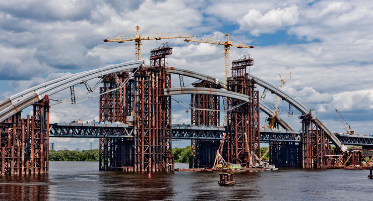 Через завод Порошенка в России покупают детали для моста в Киеве - СМИ