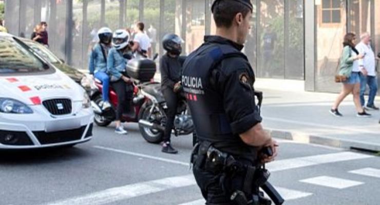 В Каталонии люди "захватывают" школы для проведения референдума