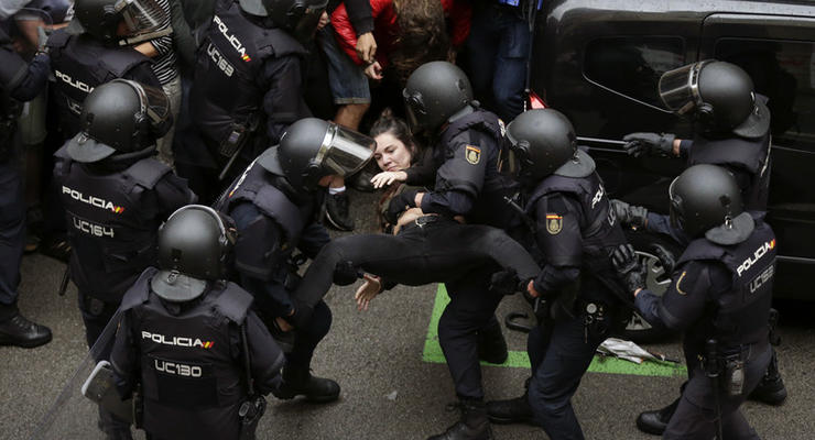 Глава Каталонии осудил стрельбу полиции по людям