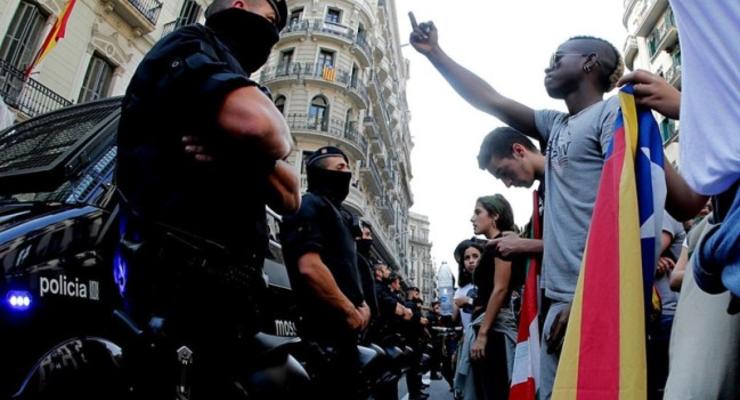 В Каталонии началась национальная забастовка: блокируются дороги