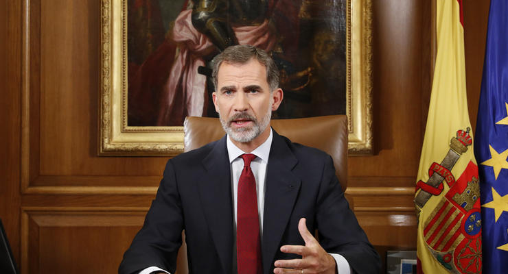 Король Испании призвал защитить конституционный порядок Каталонии
