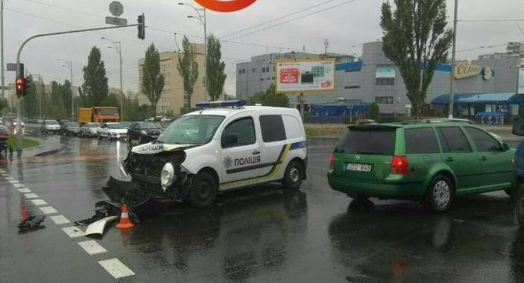 В Киеве произошло ДТП с участием полицейских
