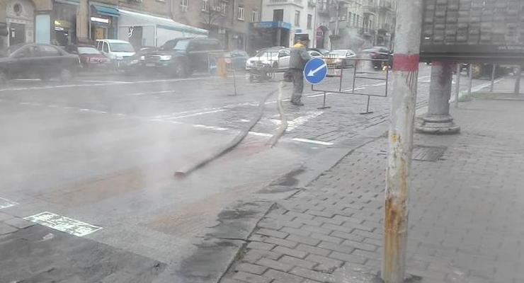 Центр Киева стал в пробке из-за прорыва трубы с горячей водой