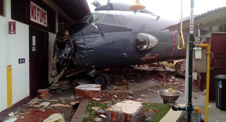 В Перу самолет Ан-32 врезался в полицейскую базу