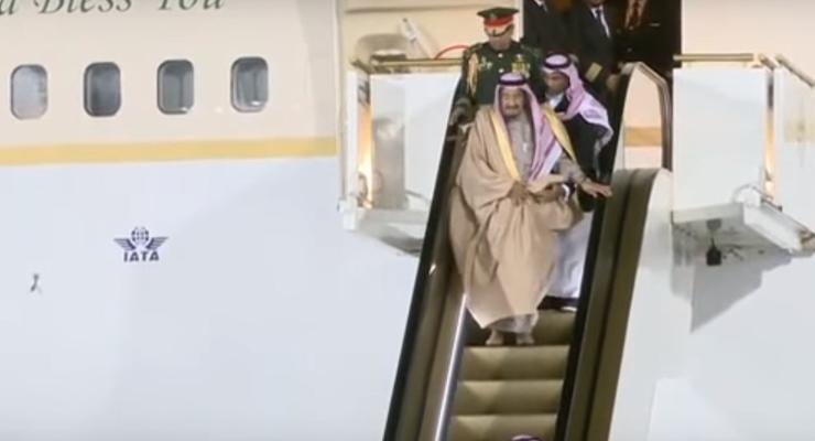 Во Внуково во время выхода саудовского короля из самолета сломался трап