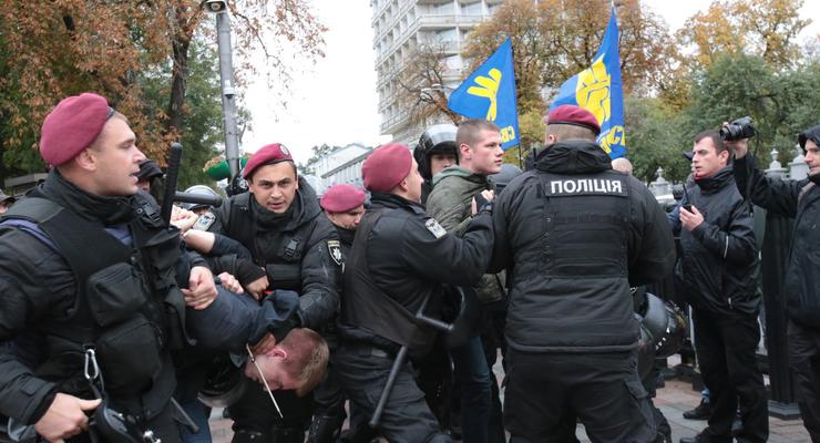 Под Радой произошла драка между националистами и полицией