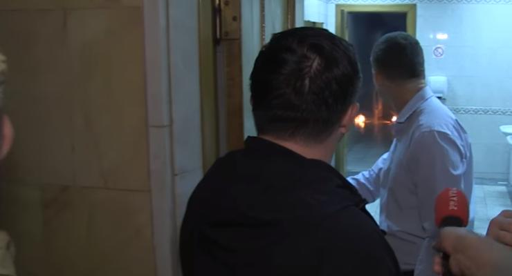 Левченко и Семенченко изучали, как горит дымовая шашка в туалете
