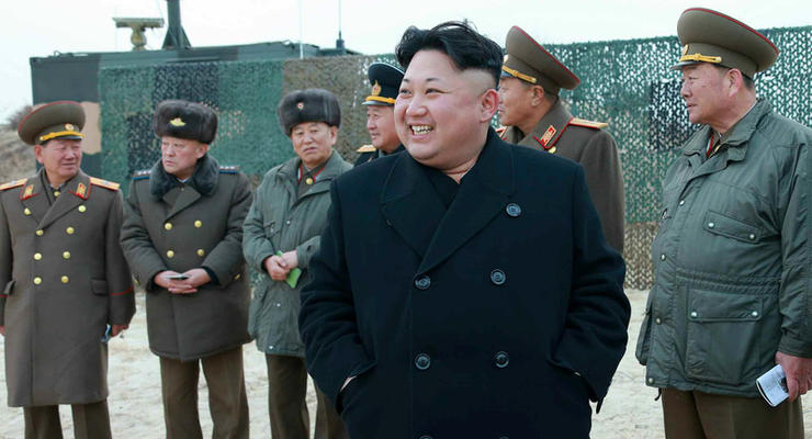 Ким Чен Ын назвал ядерное оружие КНДР своим "драгоценным мечом"