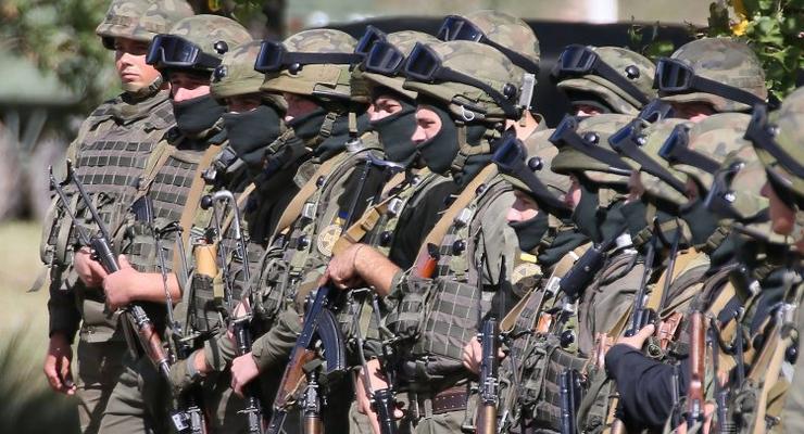 Закон о Донбассе защитит украинских военных от суда в Гааге - Луценко