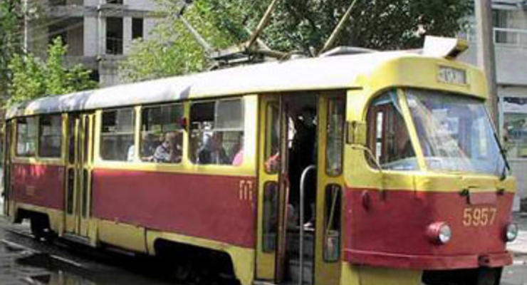 На Оболони в Киеве трамвай переехал мужчину
