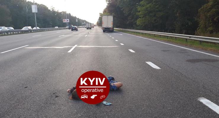 В Киеве женщина покончила с собой, бросившись под колеса грузовика