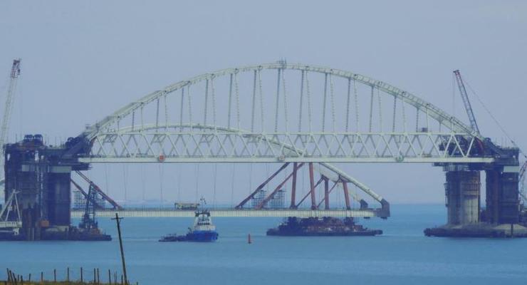 Россия начала установку второй арки моста в Крым