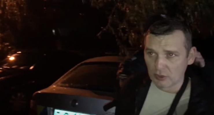 В Киеве пьяный семьянин напал на чужую машину