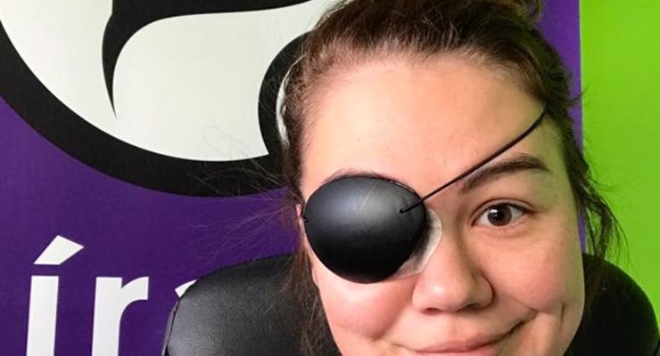 Депутат Пиратской партии Исландии вынуждена носить повязку на глаз