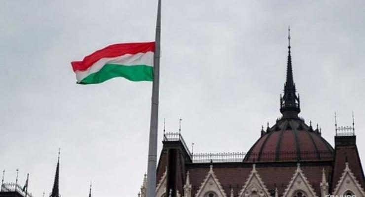 Венгры митинговали за "самоопределение" Закарпатья
