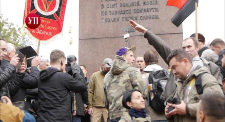 В Киеве задержали мужчину, который "зиговал" на Марше Славы