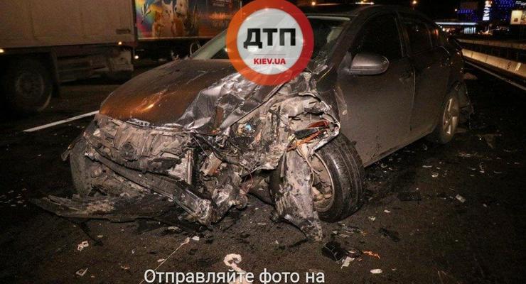 В Киеве сбили водителя, который хотел помочь людям в ДТП