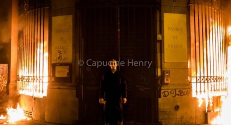 Российский художник поджег Банк Франции в Париже