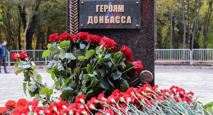 В России помощник Путина открыл памятник "героям Донбасса"
