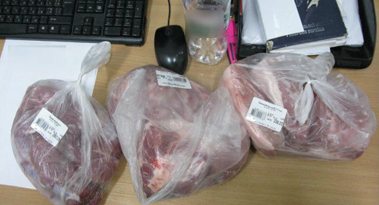 В Киеве женщина пыталась украсть из супермаркета семь килограммов мяса