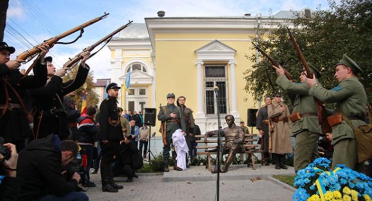 Путин осудил открытие памятника Петлюре в Виннице