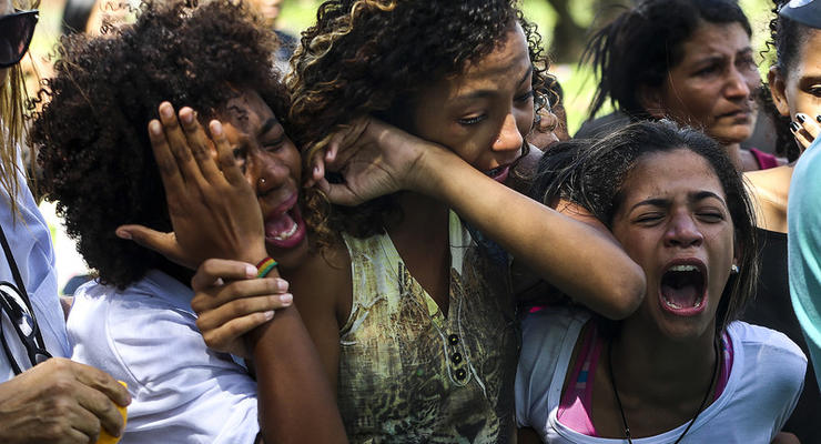 В Бразилии подросток расстрелял учеников школы