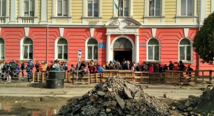 В школе Ужгорода 11 детей отравились газом