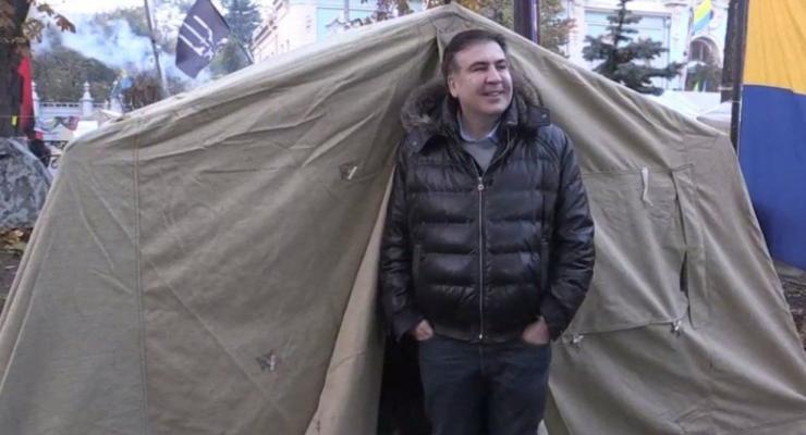 Саакашвили переночевал в палатке и готовится к лекции