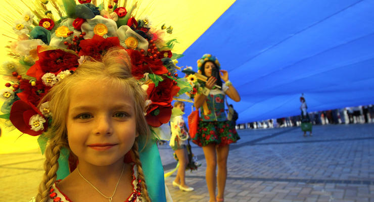 Более 90% граждан считают себя украинцами – опрос