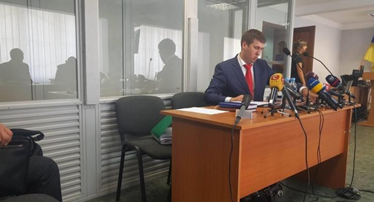 Cуд отстранил адвоката Януковича