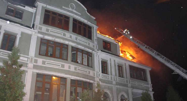 В Киеве горело общежитие, из-за которого стрелял Коханивский